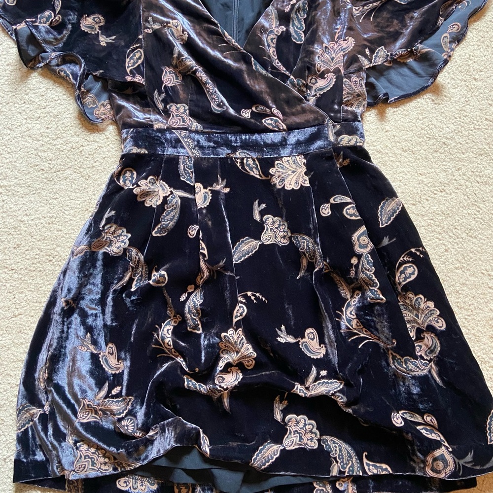 Eliza J Plum Paisley Velvet Cape Sleeve Size 6p - Picture 6 of 15